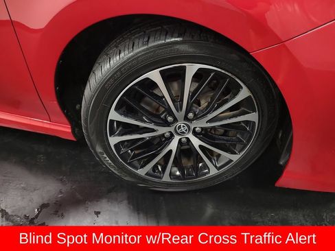Used 2020 Toyota Camry SE w/ Convenience Package FWD image 10