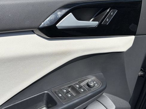 Certified 2025 Volkswagen Taos S FWD image 24