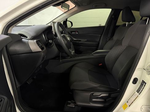 Used 2021 Toyota C-HR LE image 5