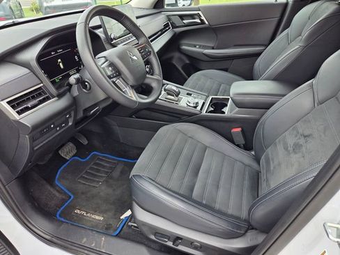 Used 2025 Mitsubishi Outlander SE AWD/4WD image 9