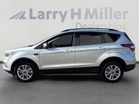 Used 2018 Ford Escape SE image 2
