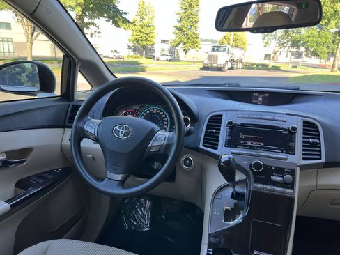 Used 2011 Toyota Venza w/ Convenience Pkg FWD image 12