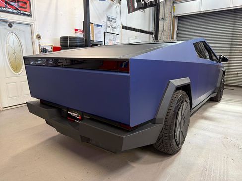 Used 2024 Tesla Cybertruck AWD Crew Cab image 5