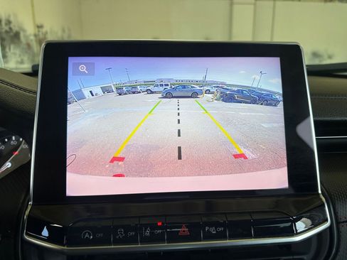 Used 2025 Jeep Compass Trailhawk image 17