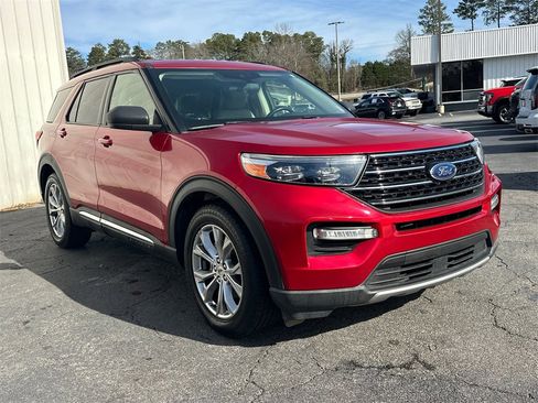 Used 2020 Ford Explorer XLT w/ Equipment Group 202A image 4