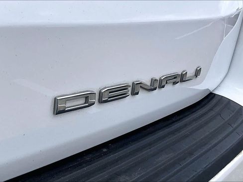 Used 2022 GMC Yukon XL Denali w/ Advanced Technology Package RWD image 10