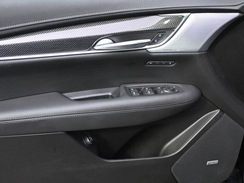 Certified 2024 Cadillac XT5 Sportv w/ LPO, Floor Liner Package AWD/4WD image 19