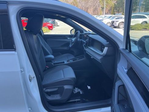 New 2026 Volkswagen Tiguan SE R-Line FWD image 27