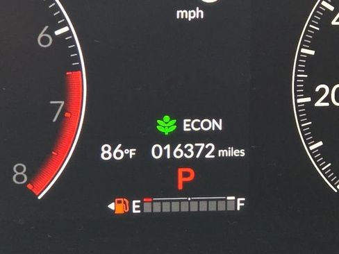 Used 2023 Honda Pilot Touring image 12