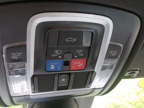 Used 2023 RAM 1500 Laramie AWD/4WD image 22