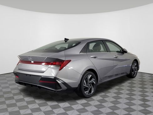 New 2025 Hyundai Elantra Limited image 3