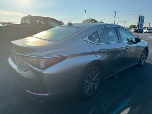 Used 2020 Lexus ES 350 w/ Premium Package FWD image 2