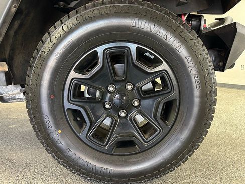 Used 2017 Jeep Wrangler Sport AWD/4WD image 23