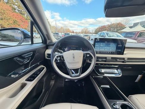 New 2026 Lincoln Corsair Premiere image 9