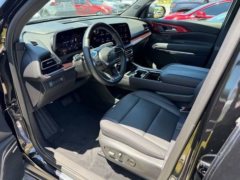 Used 2025 Chevrolet Traverse Z71 w/ Enhanced Driving Package AWD/4WD image 10