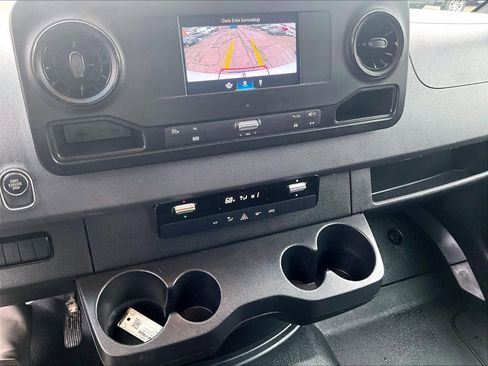 Used 2024 Mercedes-Benz Sprinter 2500 image 24