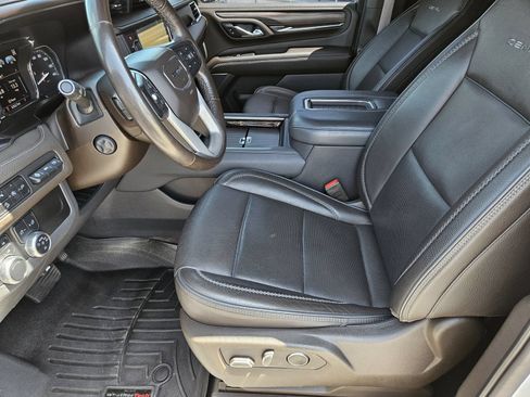 Used 2021 GMC Yukon XL Denali w/ Denali Premium Package AWD/4WD image 13
