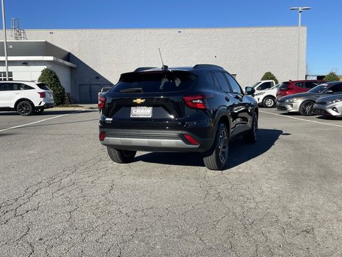 Used 2025 Chevrolet Trax LT w/ Driver Confidence Package image 8