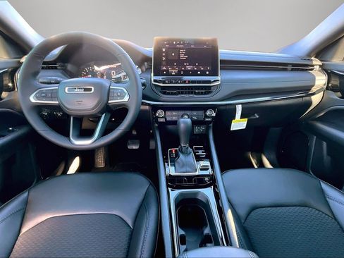 Used 2026 Jeep Compass Latitude image 7