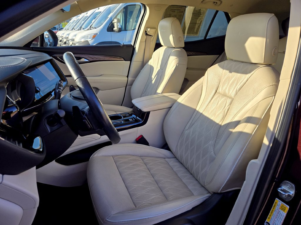 Used 2021 Buick Envision Avenir w/ Technology Package II FWD image 16