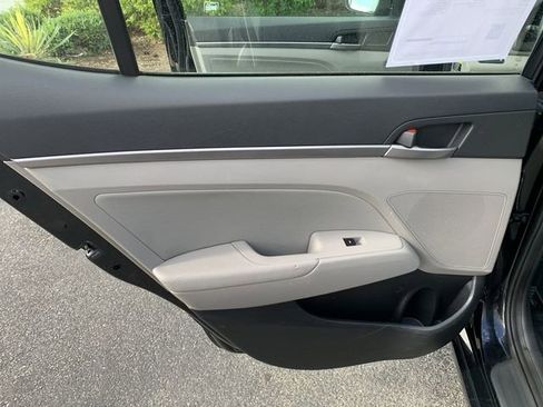 Used 2017 Hyundai Elantra SE FWD image 15