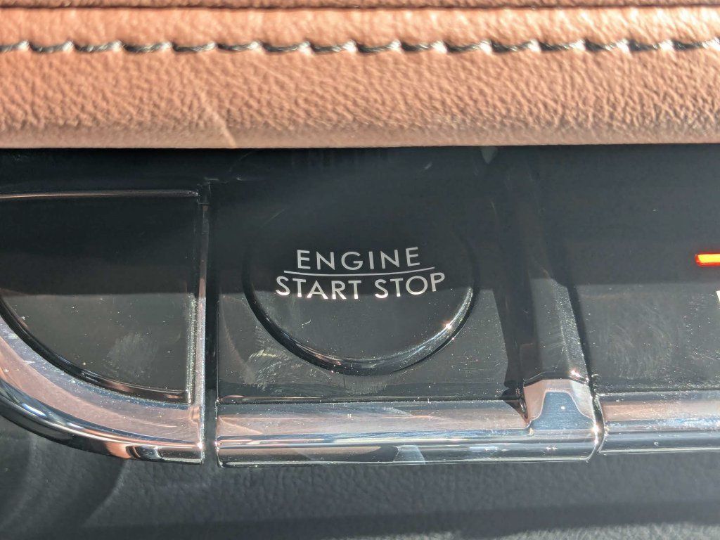 Used 2025 Lincoln Aviator Reserve w/ Equipment Group 201A AWD/4WD image 39