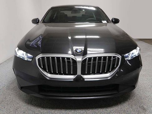 Certified 2025 BMW 530i w/ Premium Package image 2