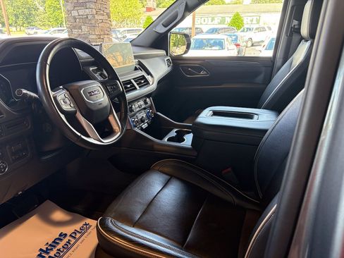 Used 2021 GMC Yukon SLT w/ Rear Media and Nav Package AWD/4WD image 2