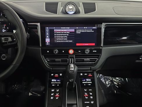 Certified 2026 Porsche Macan AWD/4WD image 16
