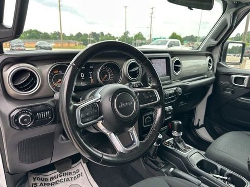 Used 2020 Jeep Wrangler Unlimited Sahara AWD/4WD image 9