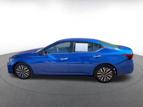 Used 2025 Nissan Altima 2.5 SV image 10