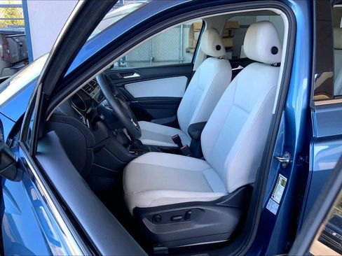 Used 2020 Volkswagen Tiguan SE image 8