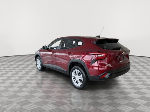 Certified 2025 Chevrolet Trax LS image 7