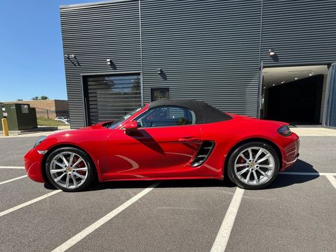 Certified 2018 Porsche 718 Boxster S image 2