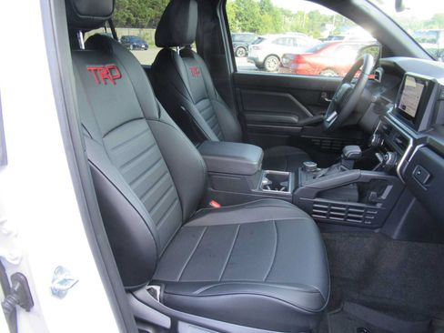 Used 2026 Toyota 4Runner SR5 AWD/4WD image 21