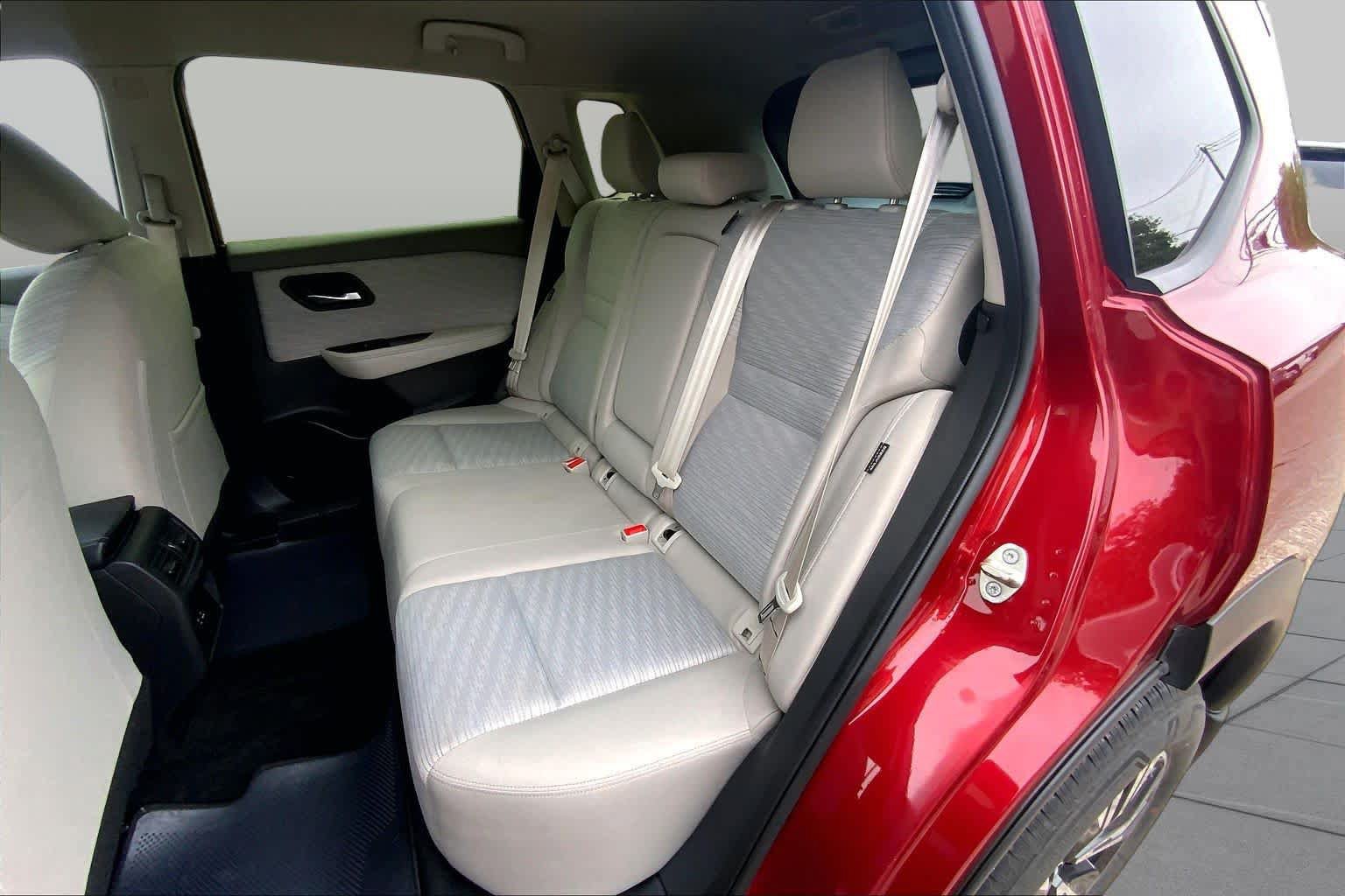 Used 2023 Nissan Rogue SV FWD image 20
