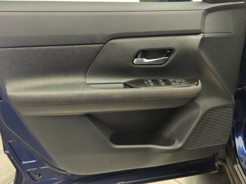 Certified 2025 Nissan Kicks SV FWD image 21