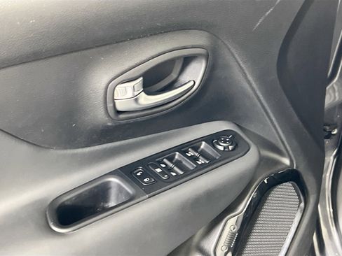Used 2022 Jeep Renegade Altitude w/ Convenience Group image 18