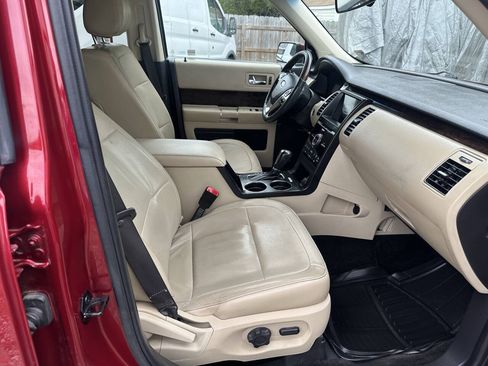 Used 2018 Ford Flex Limited w/ Class III Trailer Tow Package FWD image 13