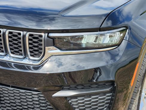 New 2026 Jeep Grand Cherokee Laredo AWD/4WD image 5