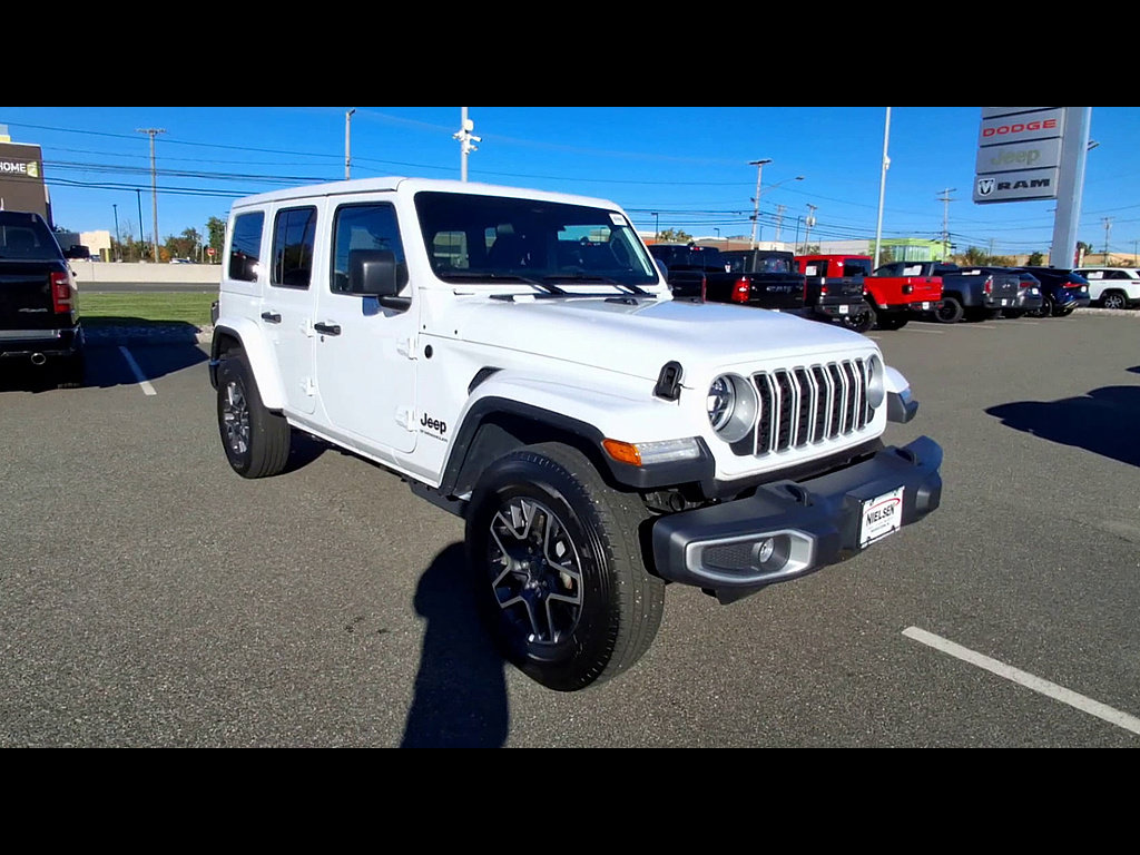 Used 2026 Jeep Wrangler Unlimited Sahara AWD/4WD image 2