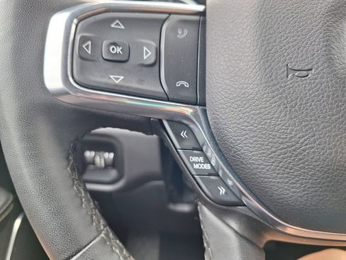 Used 2025 RAM 1500 Laramie AWD/4WD image 13