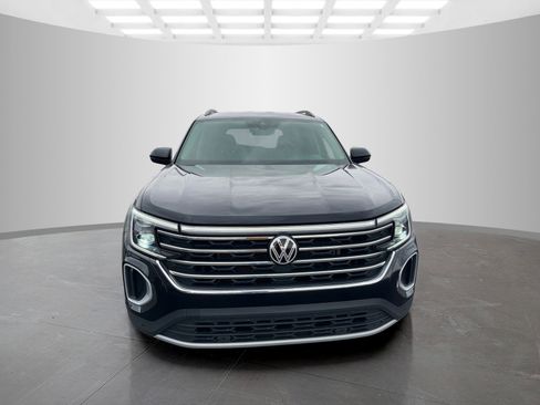Used 2024 Volkswagen Atlas SE image 2