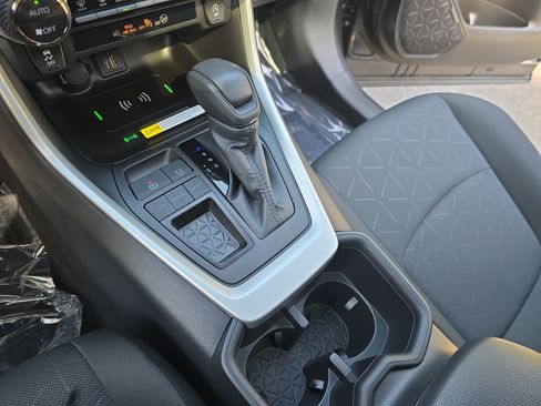 Used 2025 Toyota RAV4 XLE w/ Convenience Package image 24