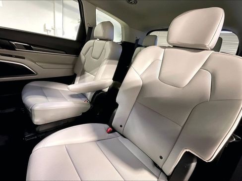 Used 2024 Kia Telluride S w/ S Sunroof Package image 36
