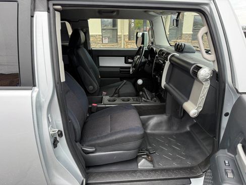 Used 2007 Toyota FJ Cruiser 4WD image 12