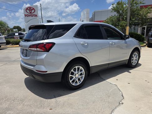 Used 2022 Chevrolet Equinox LS FWD image 5