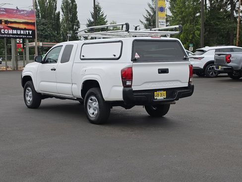 Used 2023 Toyota Tacoma SR RWD image 4