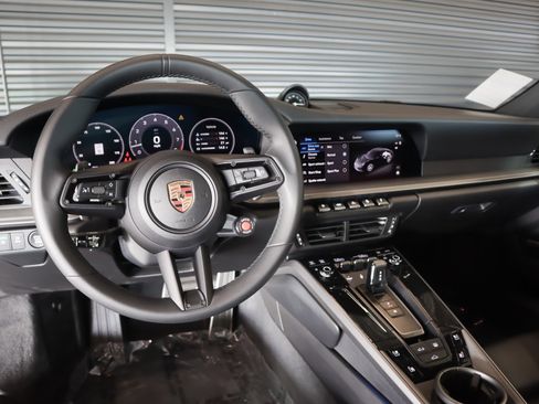 Used 2025 Porsche 911 Carrera image 18