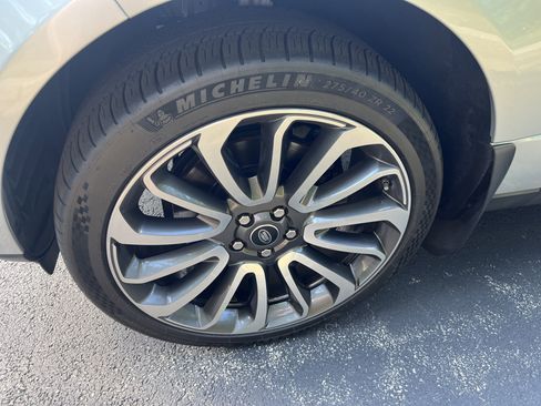 Used 2016 Land Rover Range Rover HSE image 9